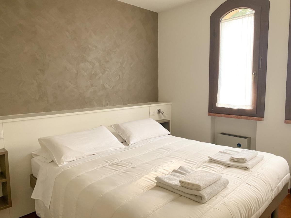 Jolly Apartments Сирмионе Экстерьер фото