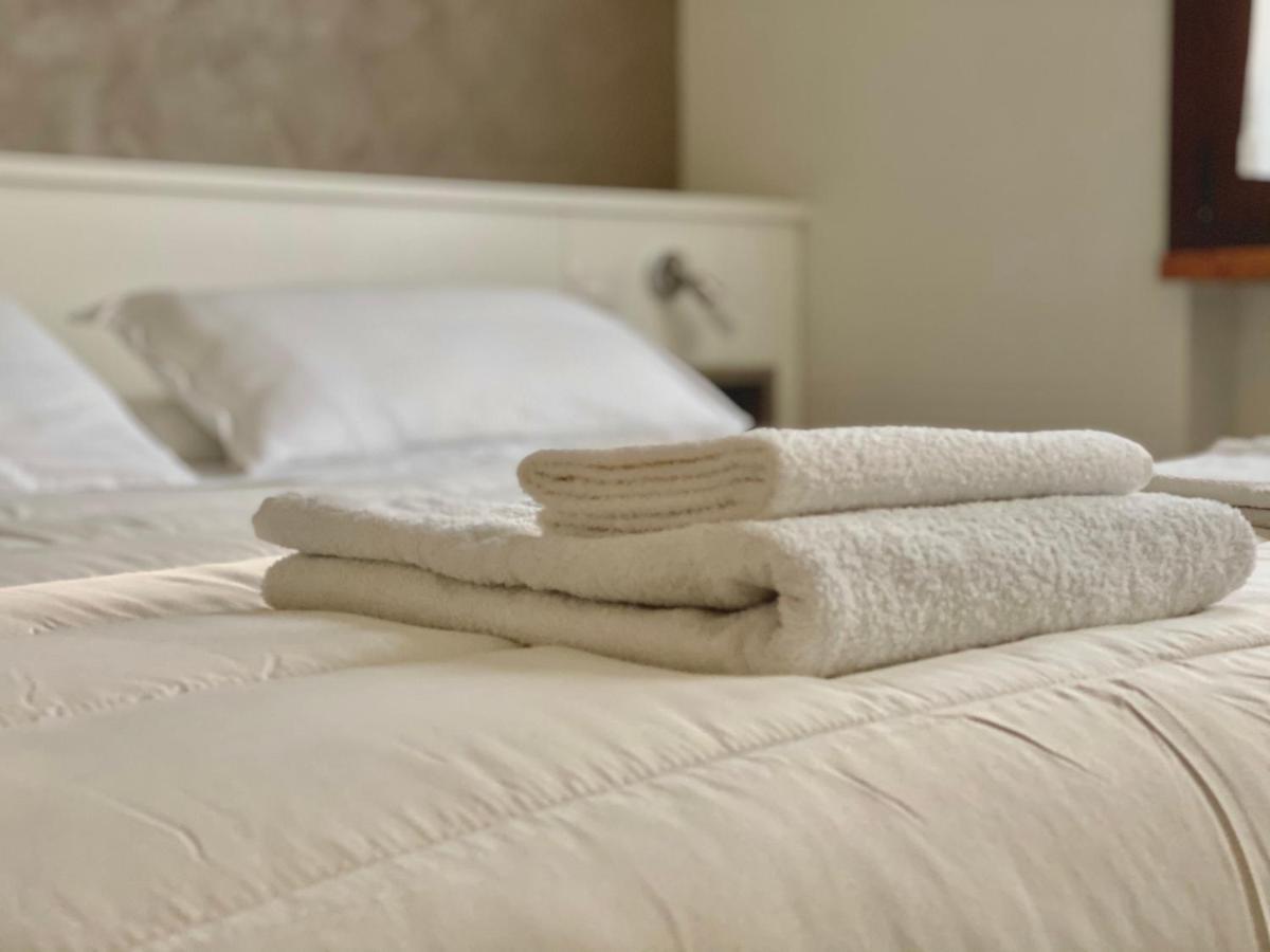Jolly Apartments Сирмионе Экстерьер фото