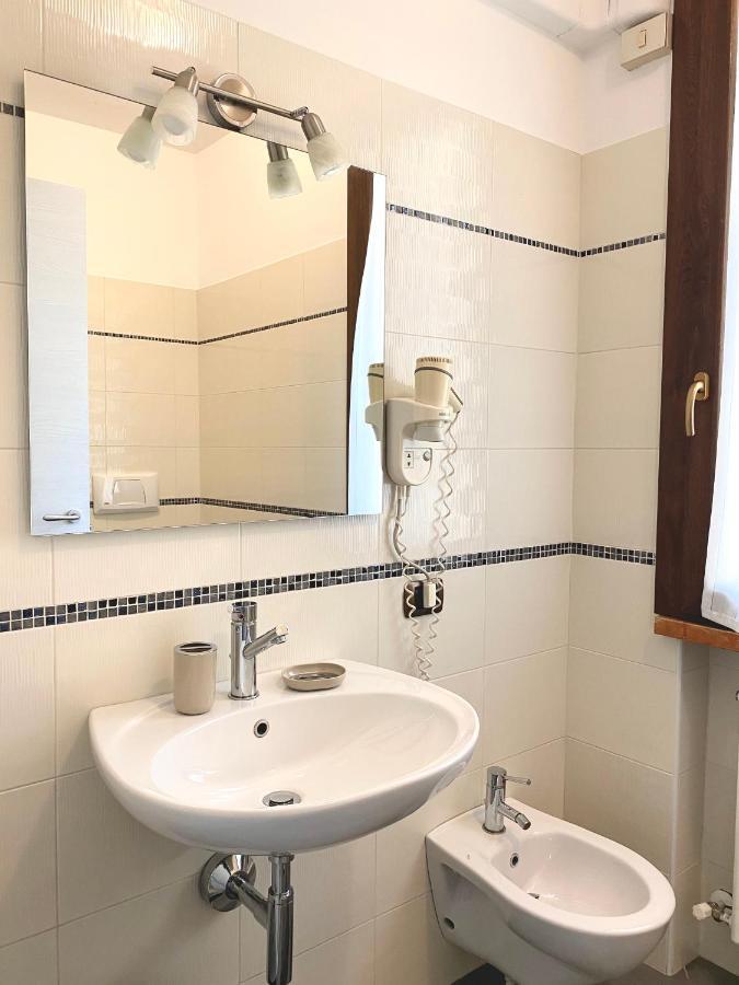 Jolly Apartments Сирмионе Экстерьер фото