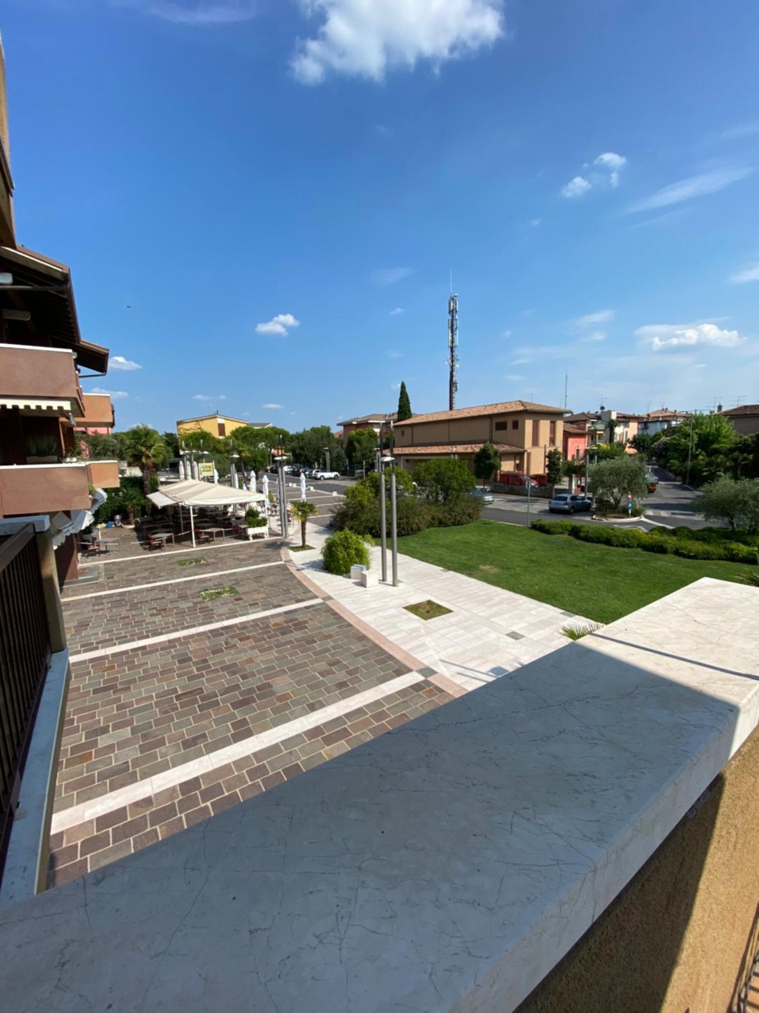 Jolly Apartments Сирмионе Номер фото