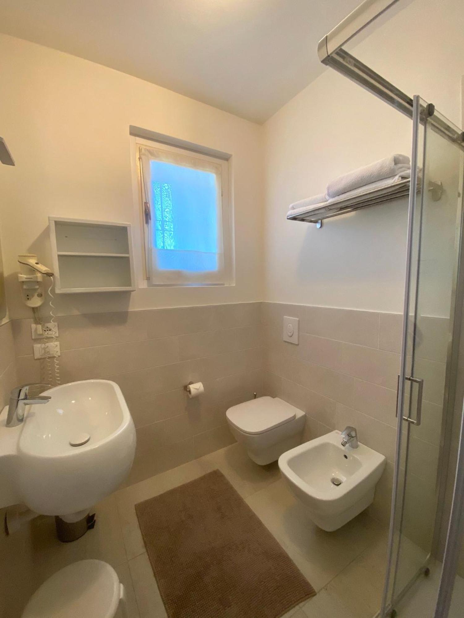 Jolly Apartments Сирмионе Номер фото