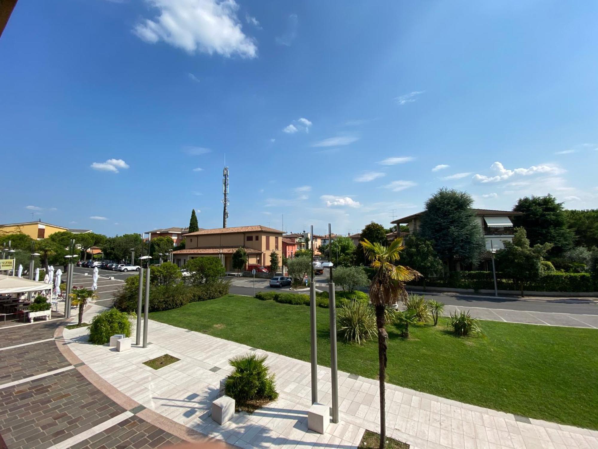 Jolly Apartments Сирмионе Номер фото