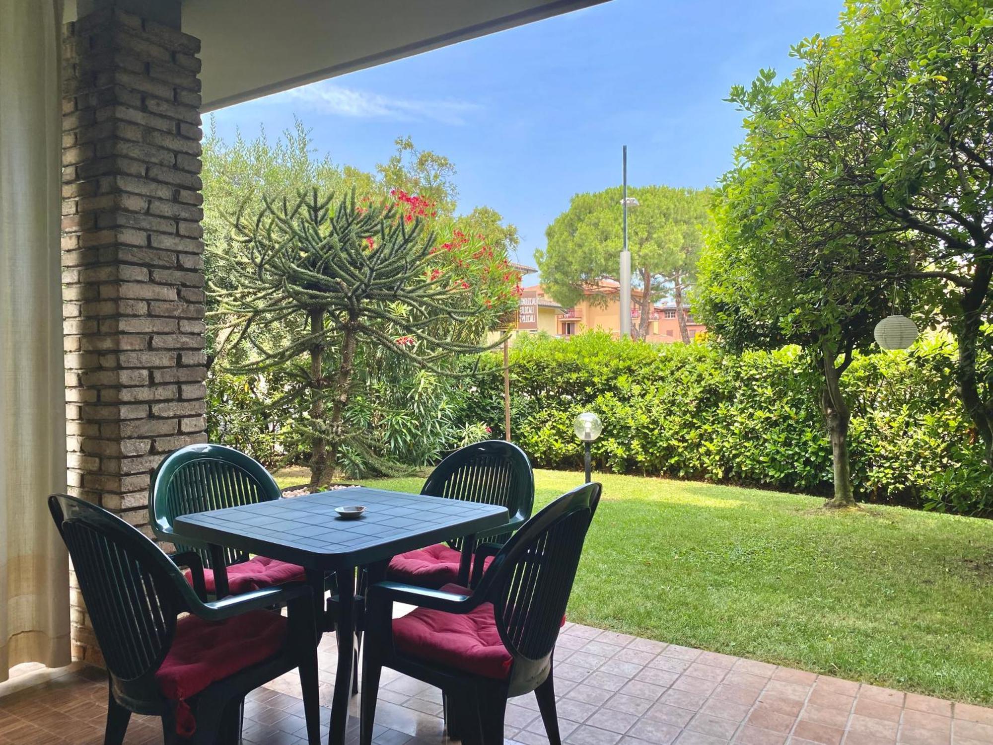 Jolly Apartments Сирмионе Экстерьер фото