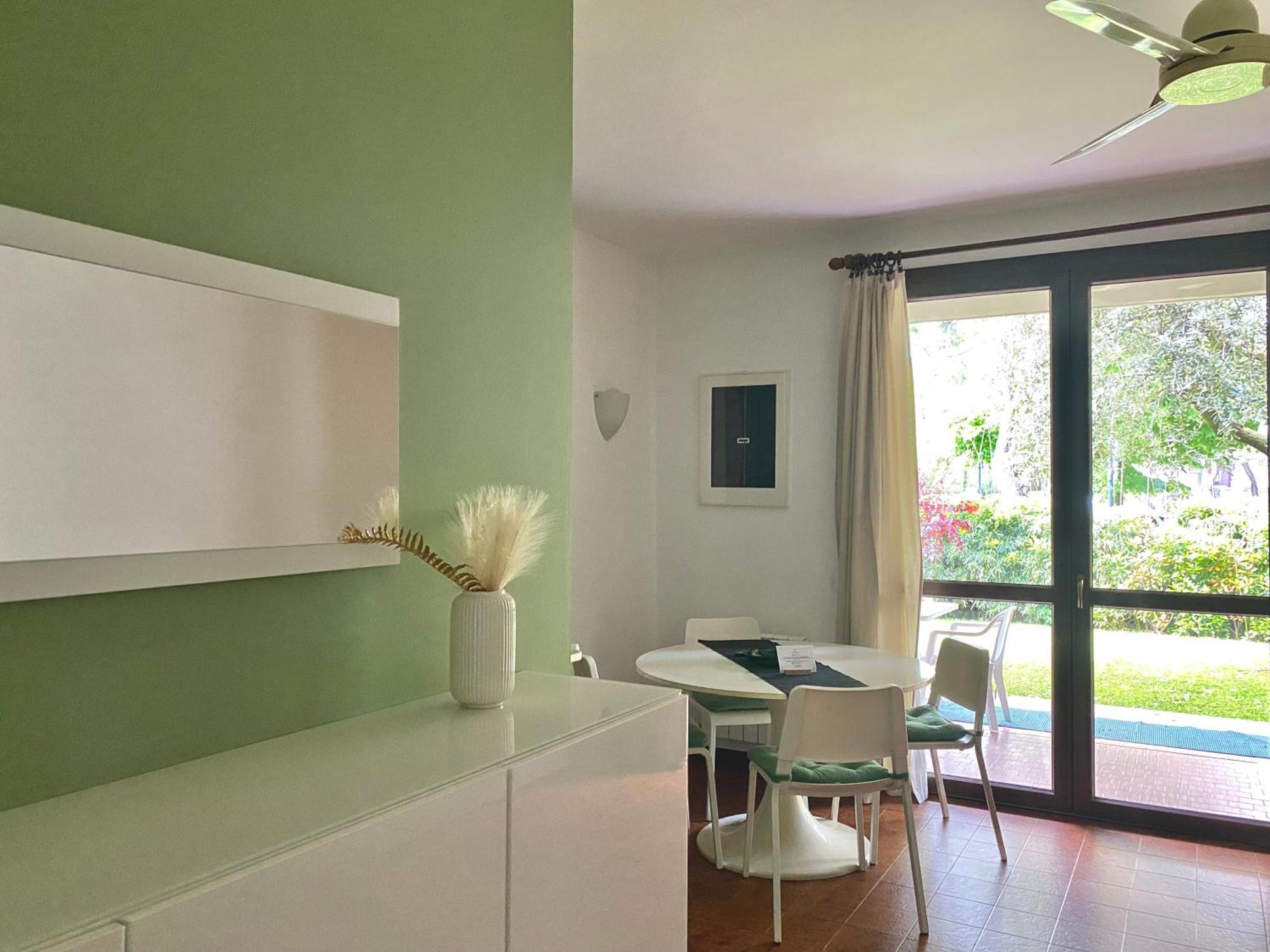 Jolly Apartments Сирмионе Экстерьер фото